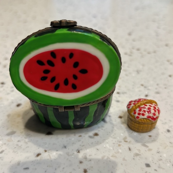 Watermelon hinged trinket box with picnic basket inside - Picture 10 of 12